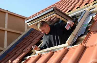 Pose de fenêtres de toit Velux à Chaise-Baudouin
